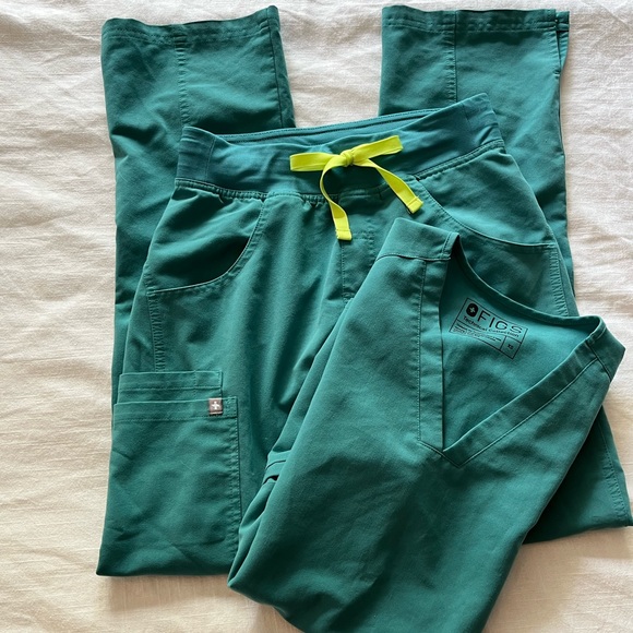 Figs scrub set in hydrogreen original release XS 3 pocket top and XXS kade pants - Picture 2 of 2